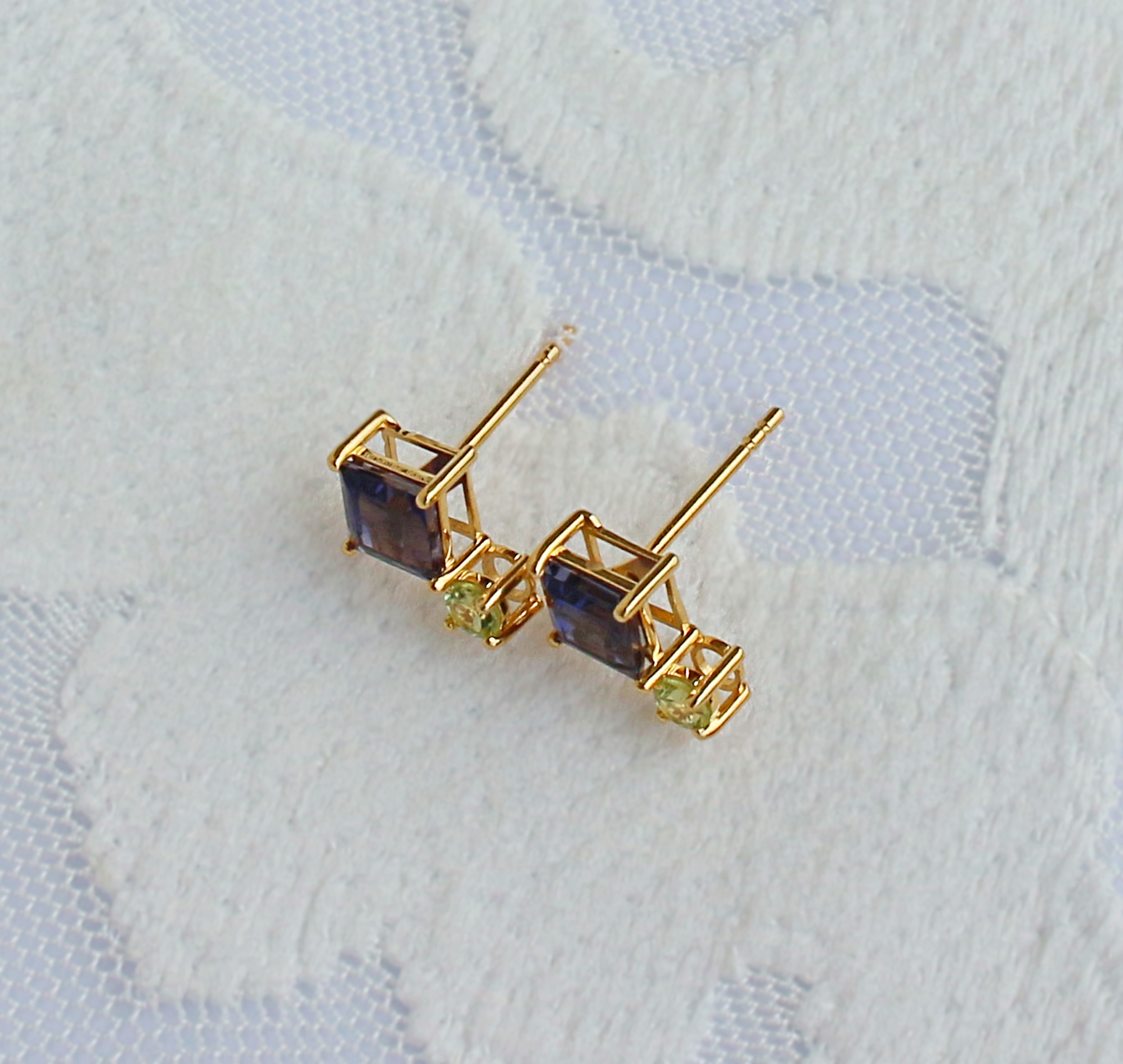 Iolite & Peridot 14K Solid Gold Toi Et Moi Earstuds - Image 6