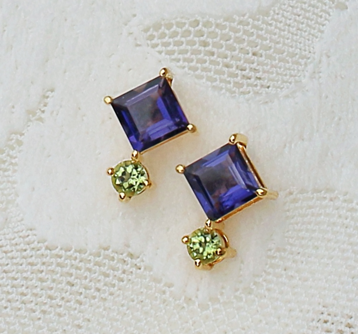Iolite & Peridot 14K Solid Gold Toi Et Moi Earstuds - Image 3