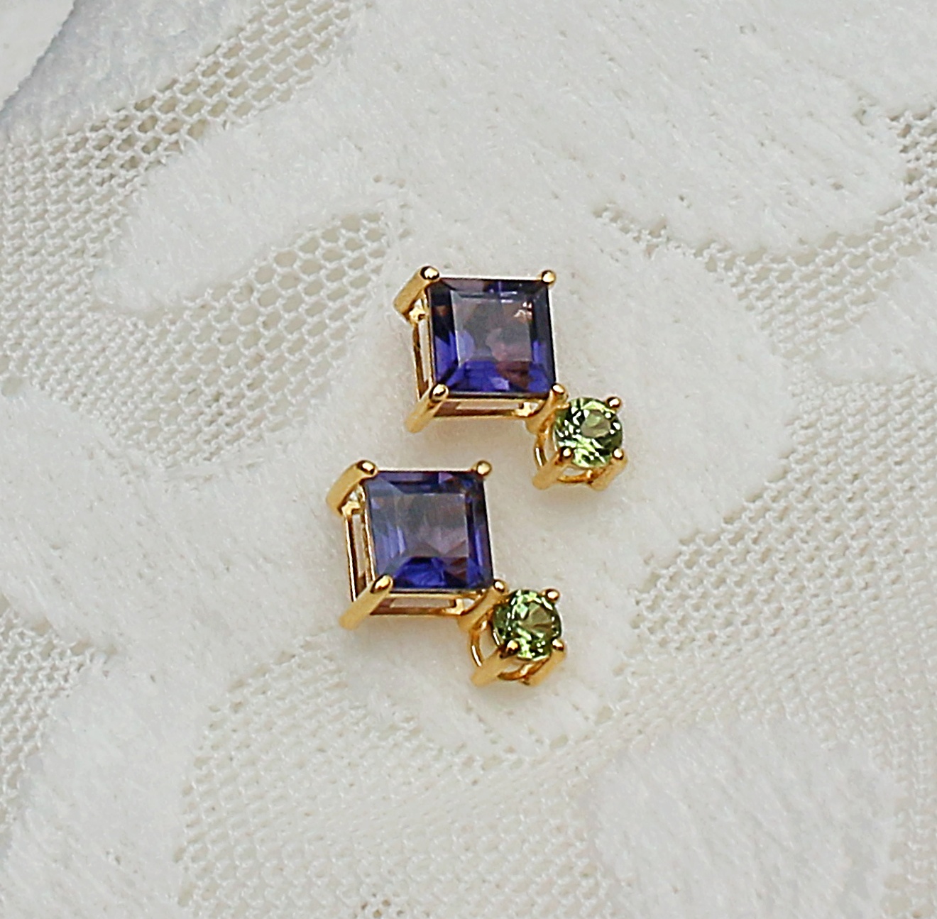 Iolite & Peridot 14K Solid Gold Toi Et Moi Earstuds - Image 5
